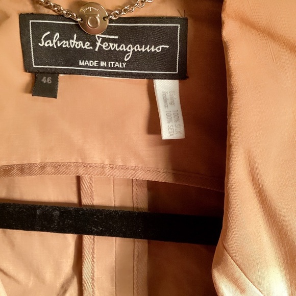 Authentic Vintage Salvatore Ferragamo Stretch Peach Blazer with Notched Lapel 46 - Picture 3 of 3
